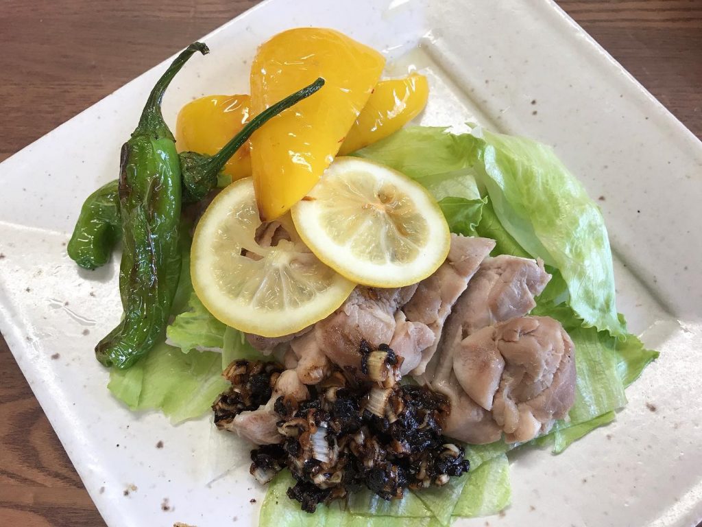 初夏の薬膳|食欲をそそる爽やかな一匹《レモン蒸し鷄 ~薬膳タレ~》